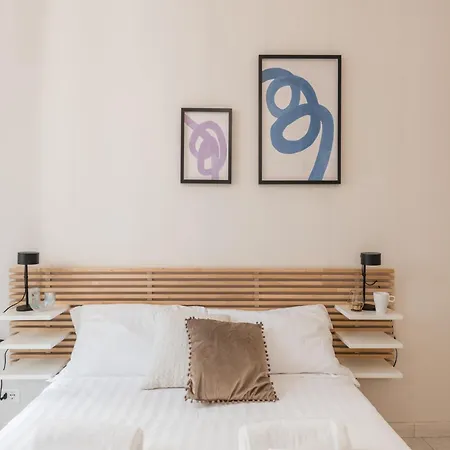 The Rent - Spacious One-bedroom Near Colosseum Apartment