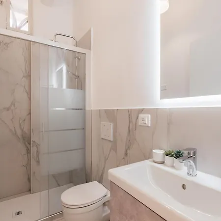 The Rent - Spacious One-bedroom Near Colosseum Lejlighed Rom